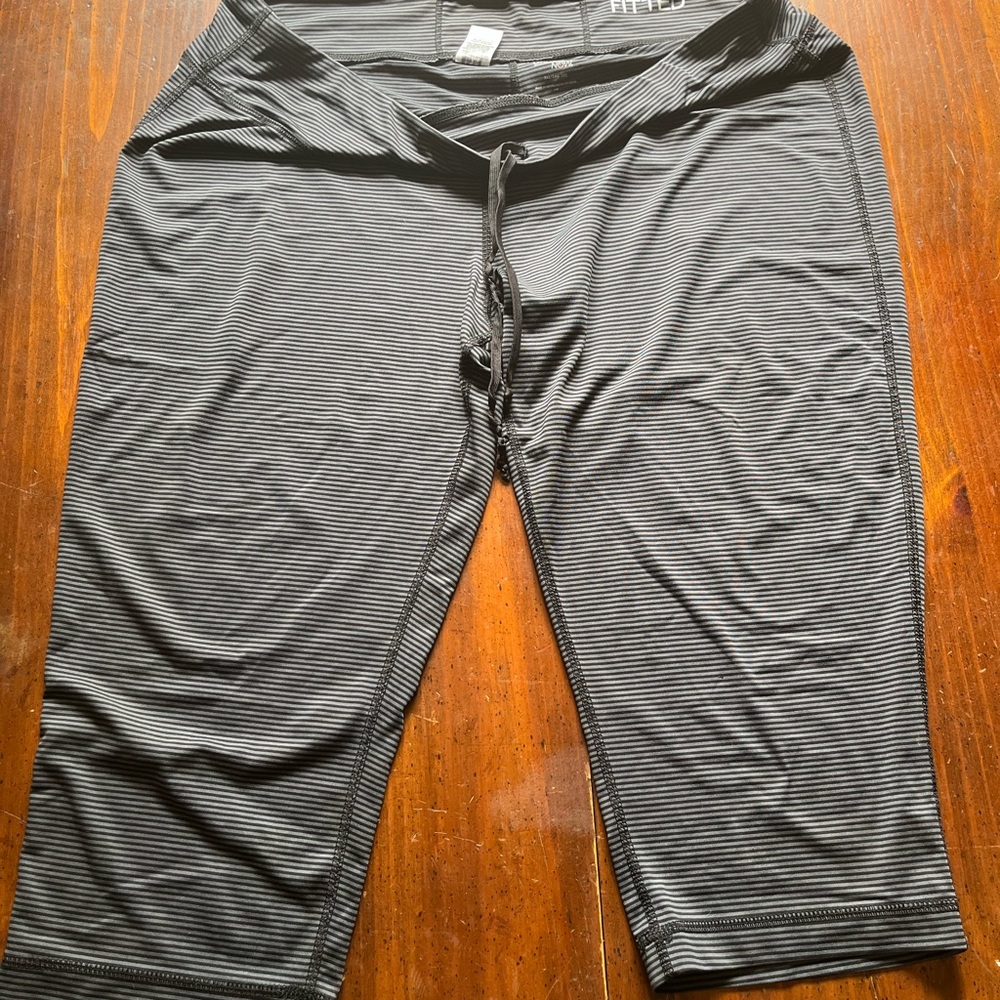 Danskin Gray Striped Leggings